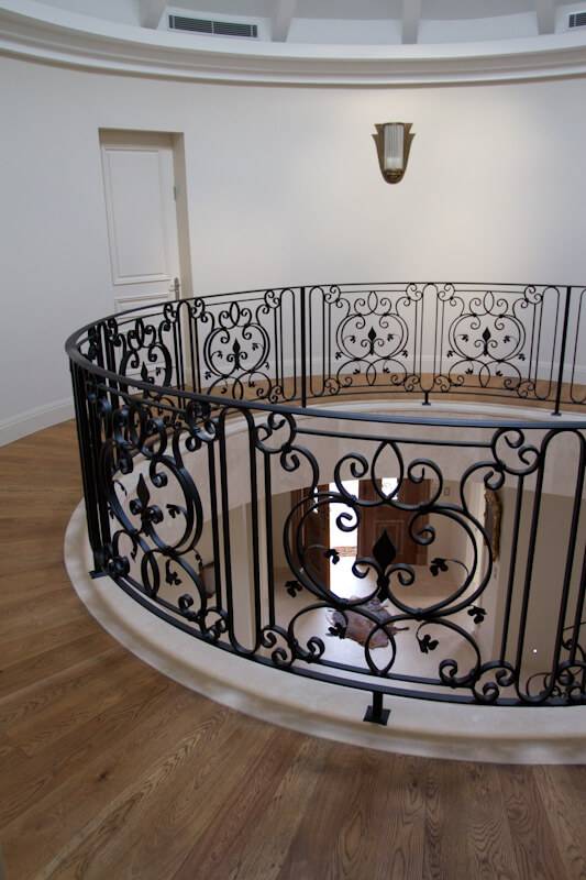 Bellevue hill residence. Oak Versalles