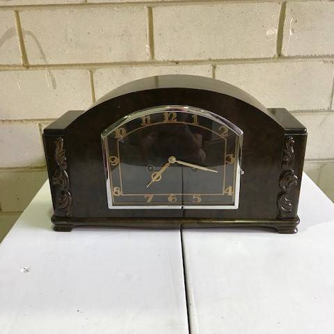 Mantel clock